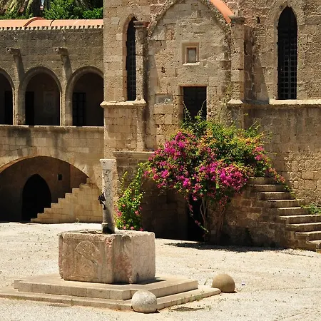 Antifanous Apartmán