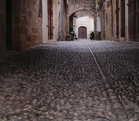 Antifanous アパート