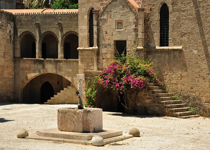 Antifanous アパート